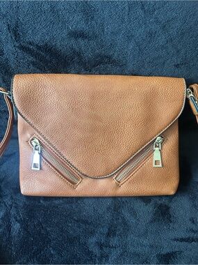 Classic Tan Leather Envelope Crossbody Bag - Unbranded